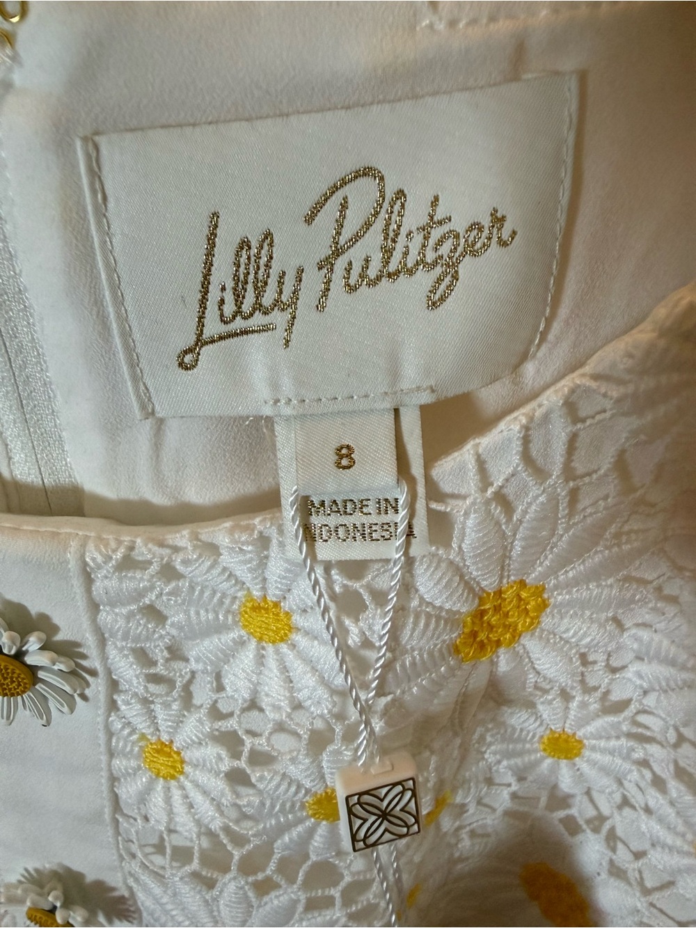 Lilly Pulitzer White Daisy Lace Dress with Yellow Centers NWT 8 - Picture 6 of 10